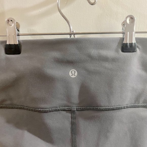 *NOT FOR SALE/SOLD* Lululemon cropped leggings (Grey) Size 4 - Picture 2 of 2